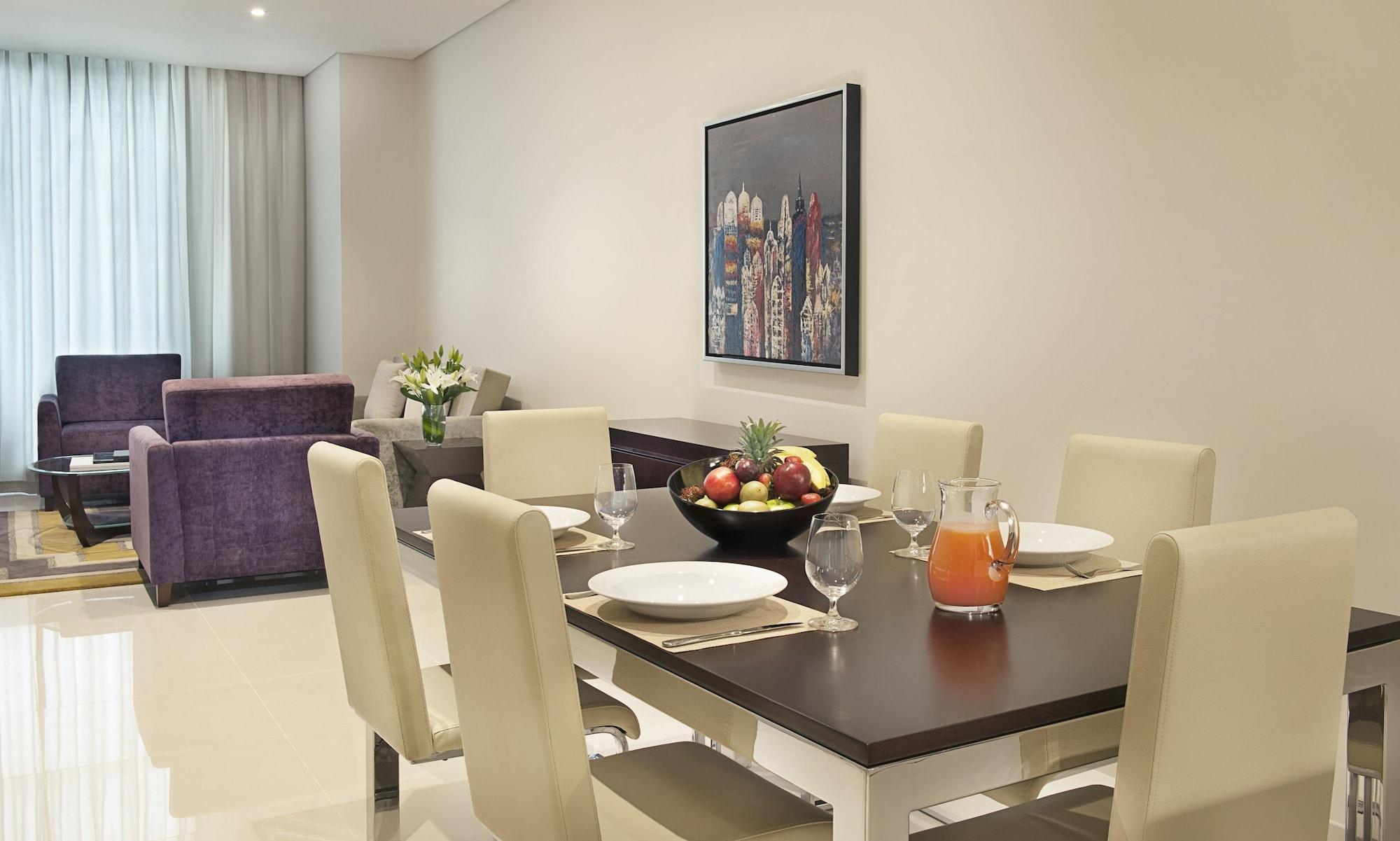 Damac Maison Cour Jardin Dubai Exterior foto A dining room